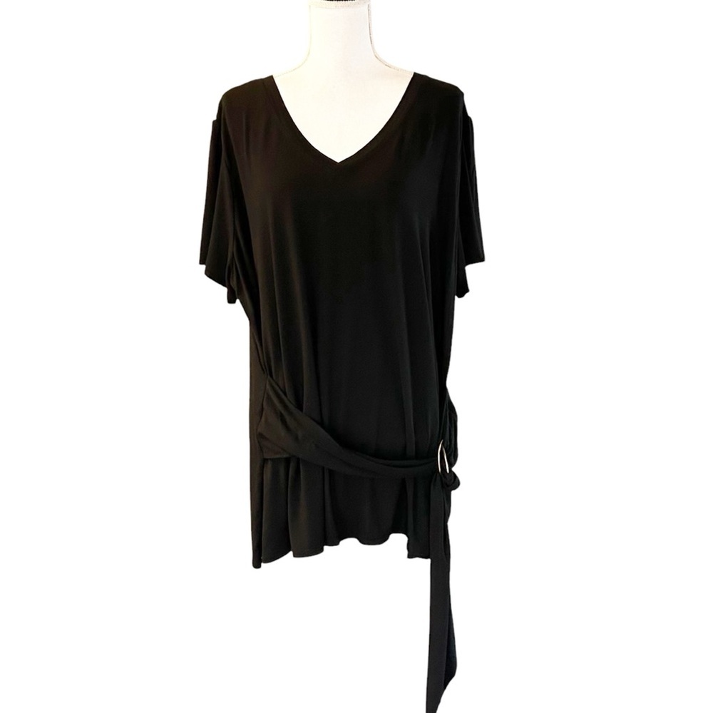 NWOT Avenue Short Sleeve‎ V-neck Top with Attached Belt Women’s SZ 26/28 Black
